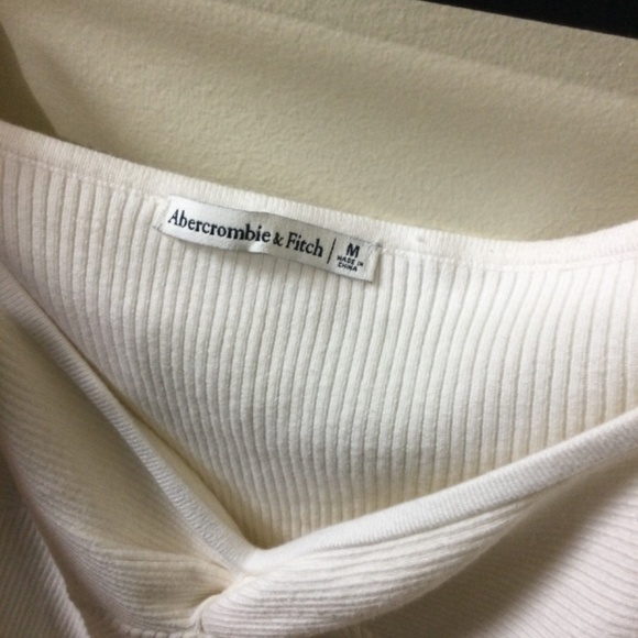 Abercrombie & Fitch Twist-Front Sweater Top Size M - Picture 3 of 3